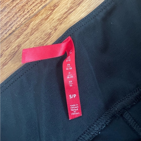 SPANX Faux Leather‎ Leggings - Picture 10 of 11